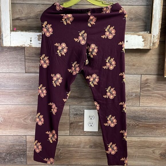 Old Navy Ladies Stretch Leggings, Size 14, Burgundy Maroon Color with Flowers - Picture 4 of 7
